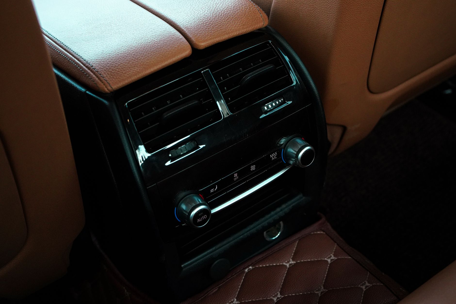 El aire acondicionado del coche no enfría: causas más comunes