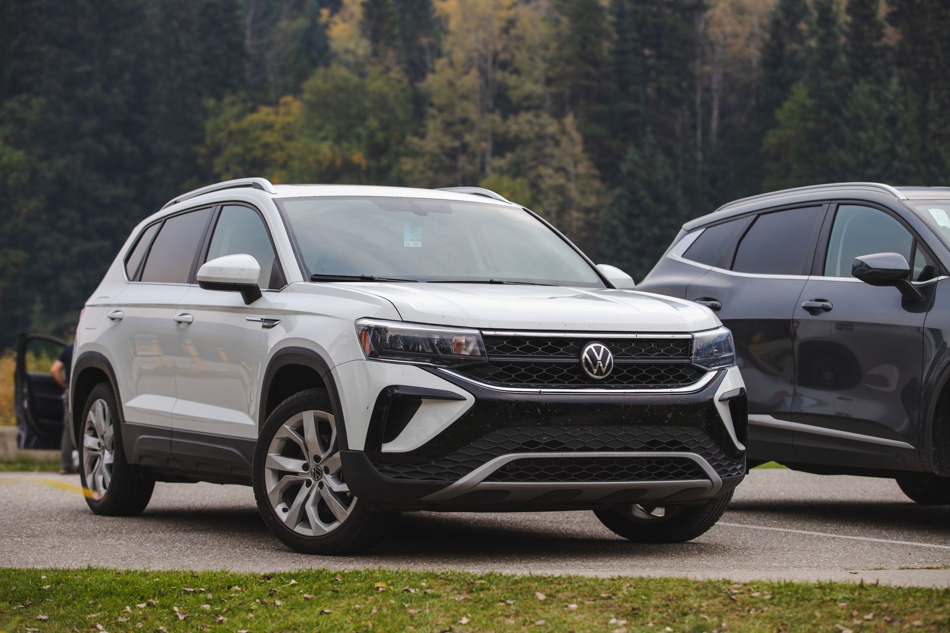 Comparativa: SUV compacto — Toyota Yaris Cross vs. Volkswagen T-Roc vs. SEAT Arona