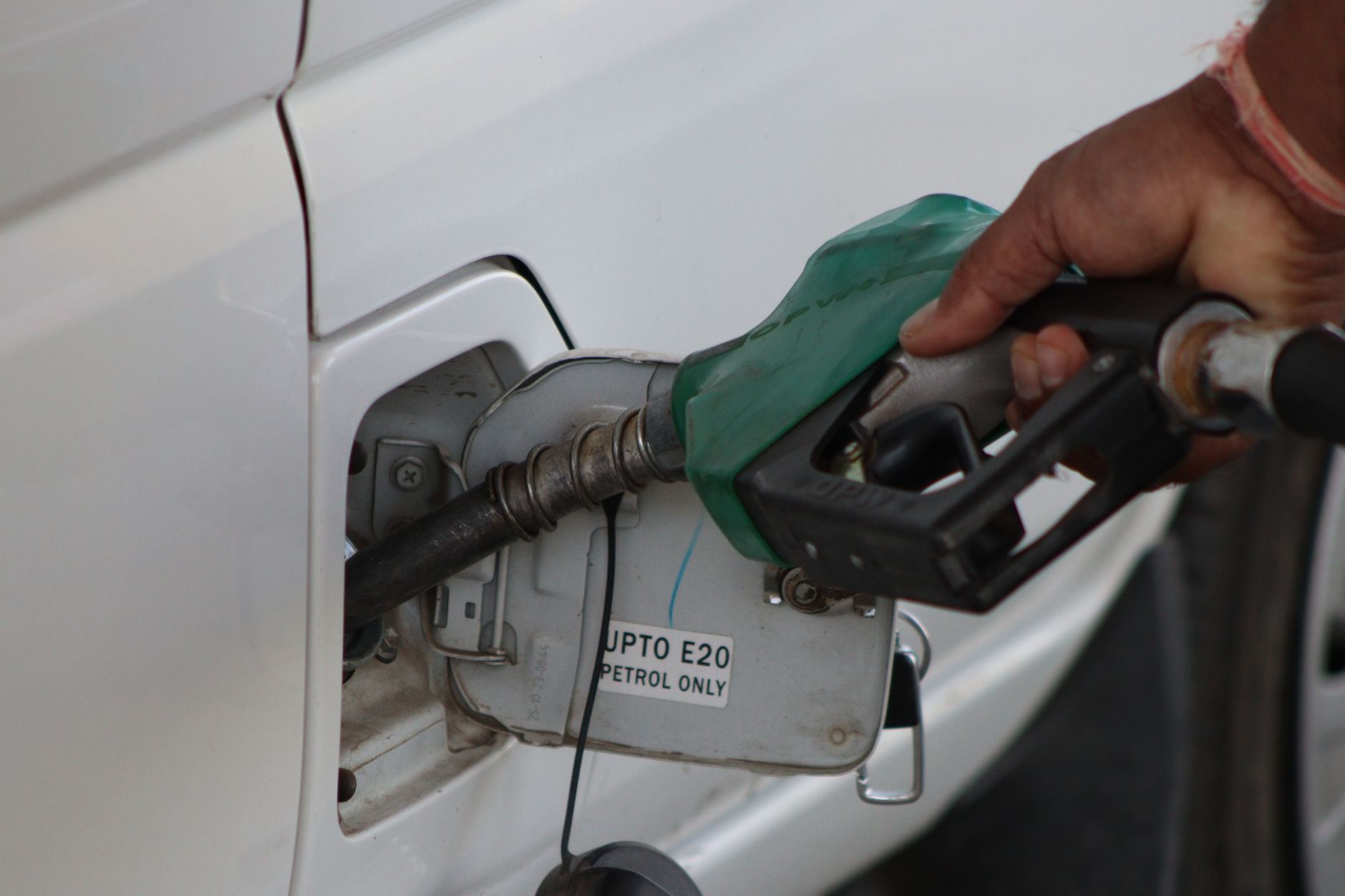 Coches eléctricos vs. gasolina: ¿cuál es más fiable en 2026?